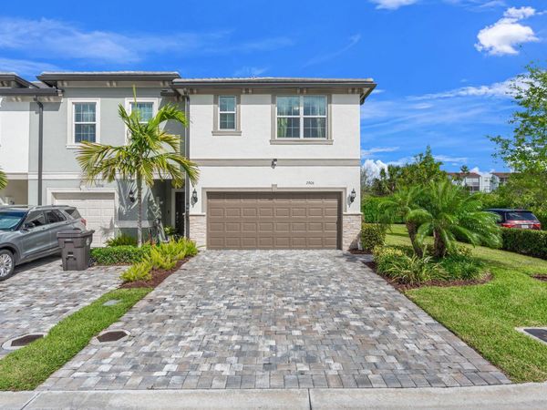 2906 Olivia Avenue, Lauderdale Lakes, FL 33311