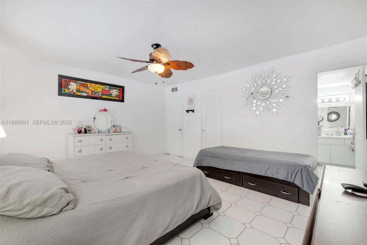 11685 Canal Dr , Unit 110, North Miami, FL 33181 Photo