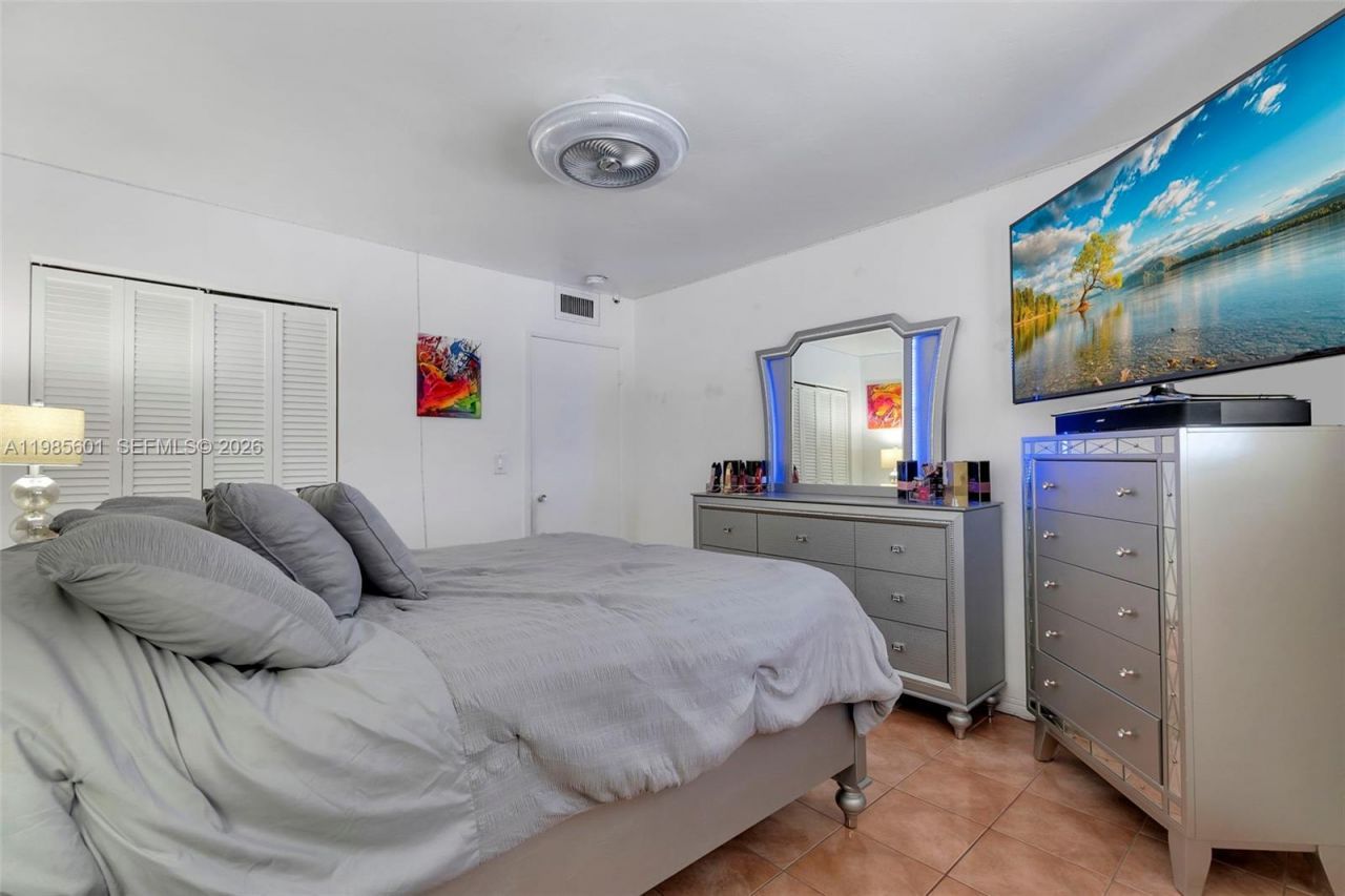 11685 Canal Dr , Unit 110, North Miami, FL 33181 Photo