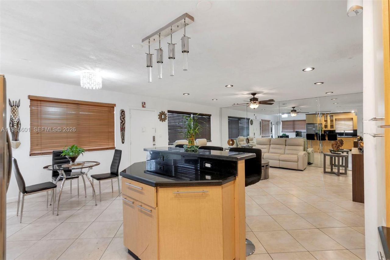 11685 Canal Dr , Unit 110, North Miami, FL 33181 Photo