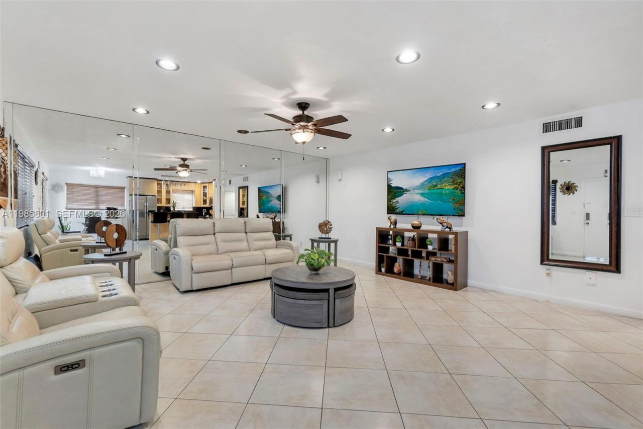 11685 Canal Dr , Unit 110, North Miami, FL 33181 Photo