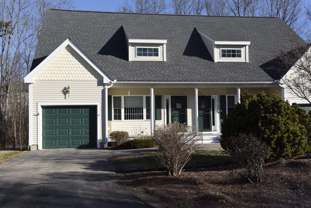 11 Royal Lane, Raymond, NH 03077 Main Photo