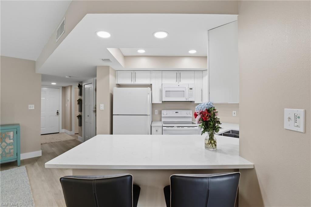 481 Quail Forest Blvd , Unit B210, Naples, FL 34105 Photo