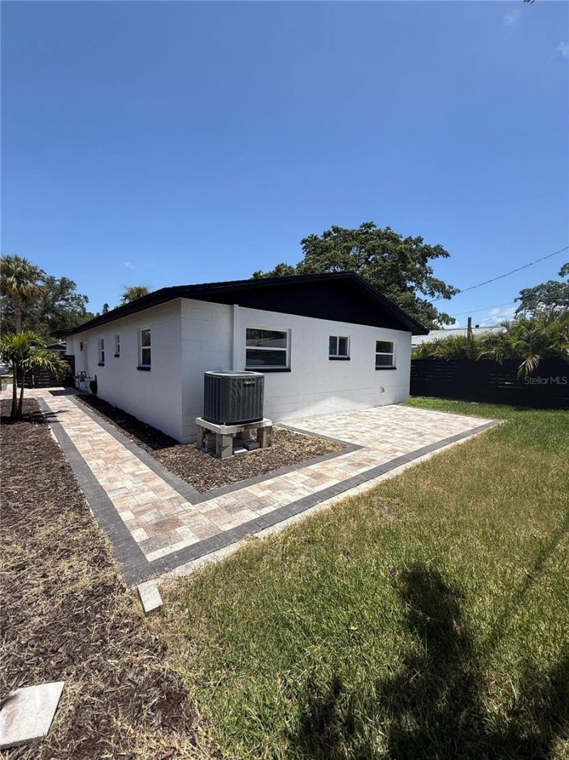 1766 Maryland Avenue Ne, Saint Petersburg, FL 33703 Photo