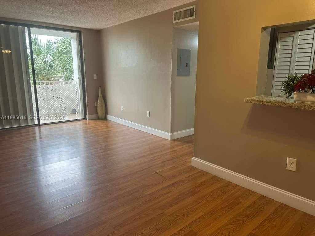 8185 NW 7th St , Unit 319, Miami, FL 33126 Photo