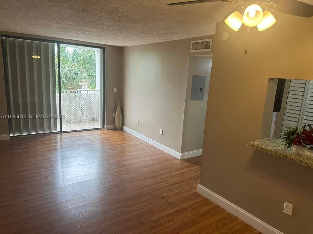 8185 NW 7th St , Unit 319, Miami, FL 33126 Photo