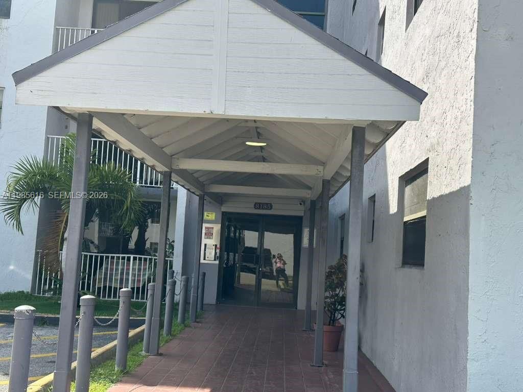 8185 NW 7th St , Unit 319, Miami, FL 33126 Photo