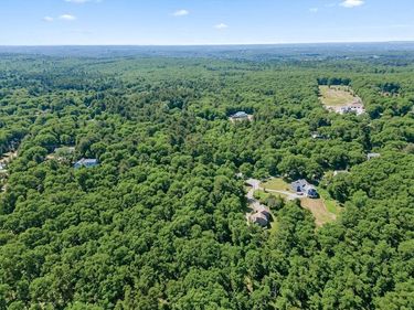 215 North St, Upton, MA 01568