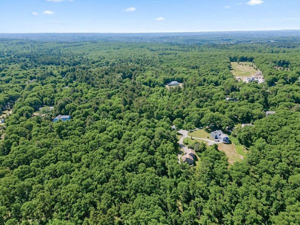 215 North St, Upton, MA 01568