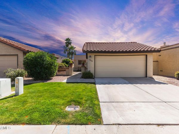 2219 E FAIRVIEW Avenue, Mesa, AZ 85204