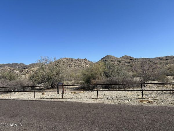 520 W MCNEIL Street, Phoenix, AZ 85041