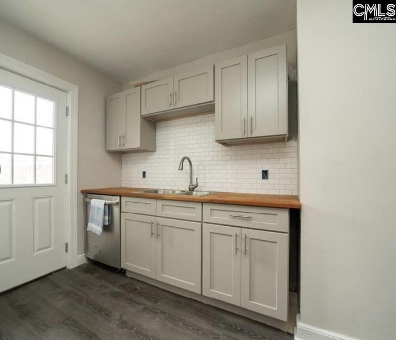 114 Kilbourne Road  Photo 4