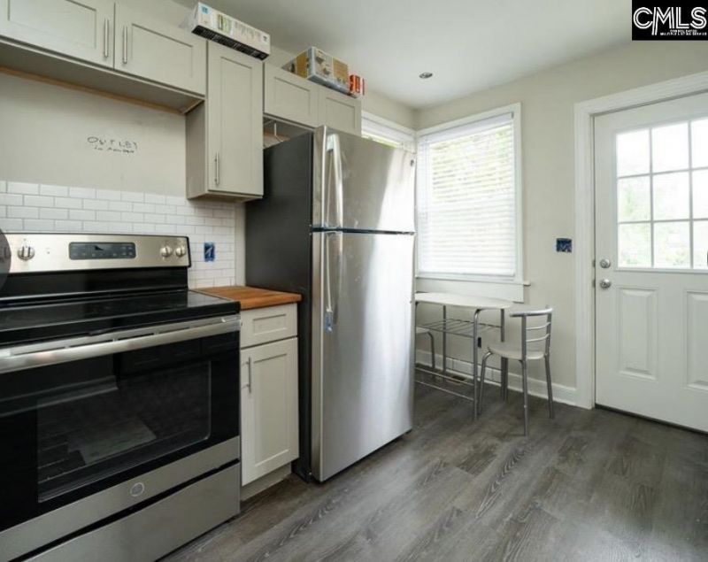 114 Kilbourne Road  Photo 6