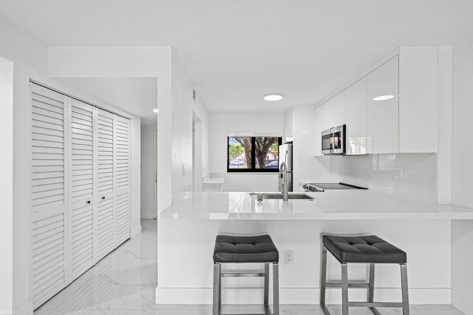 510 W Park Drive, Unit 104-3, Miami, FL 33172 Photo