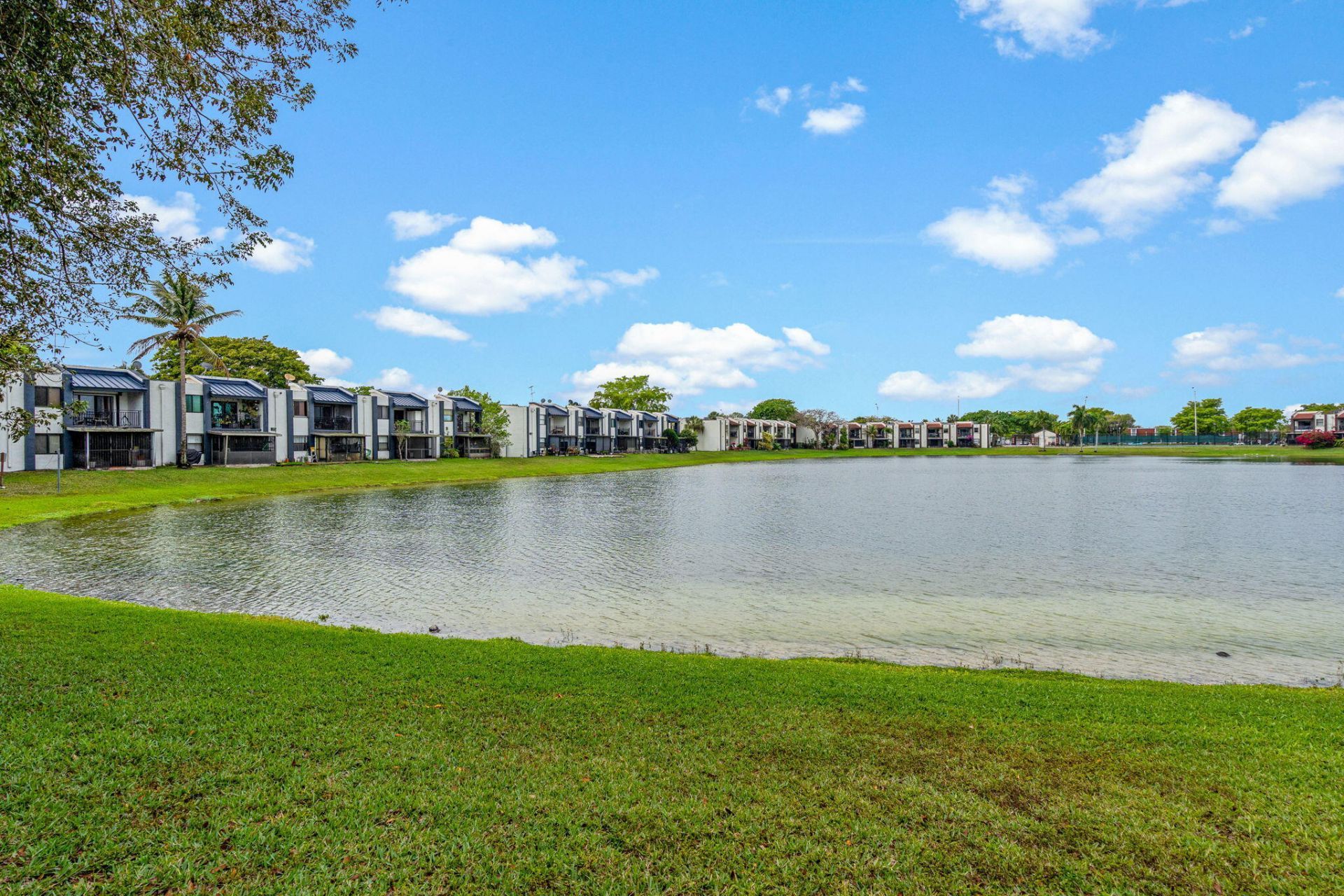 510 W Park Drive, Unit 104-3, Miami, FL 33172 Photo