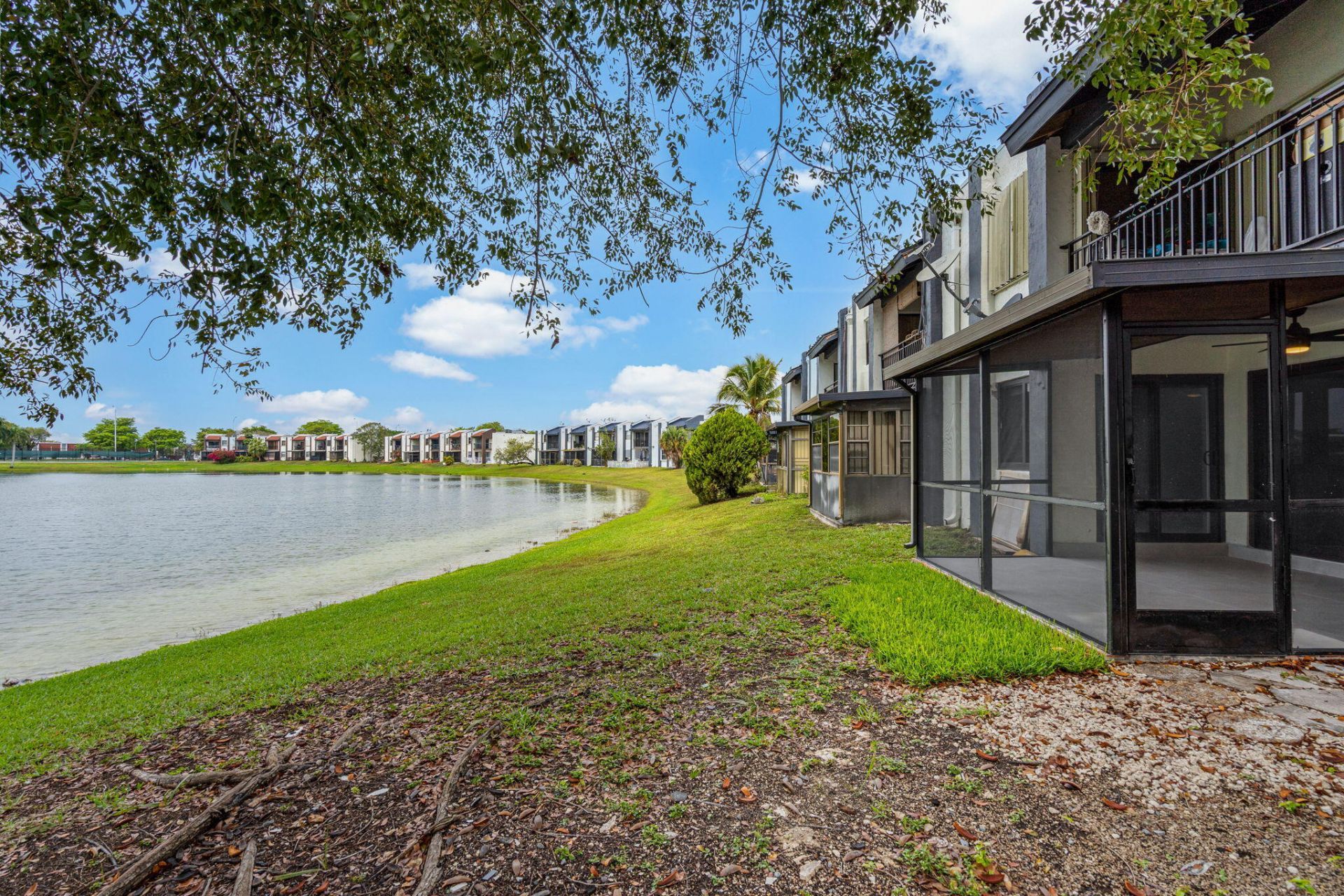 510 W Park Drive, Unit 104-3, Miami, FL 33172 Photo