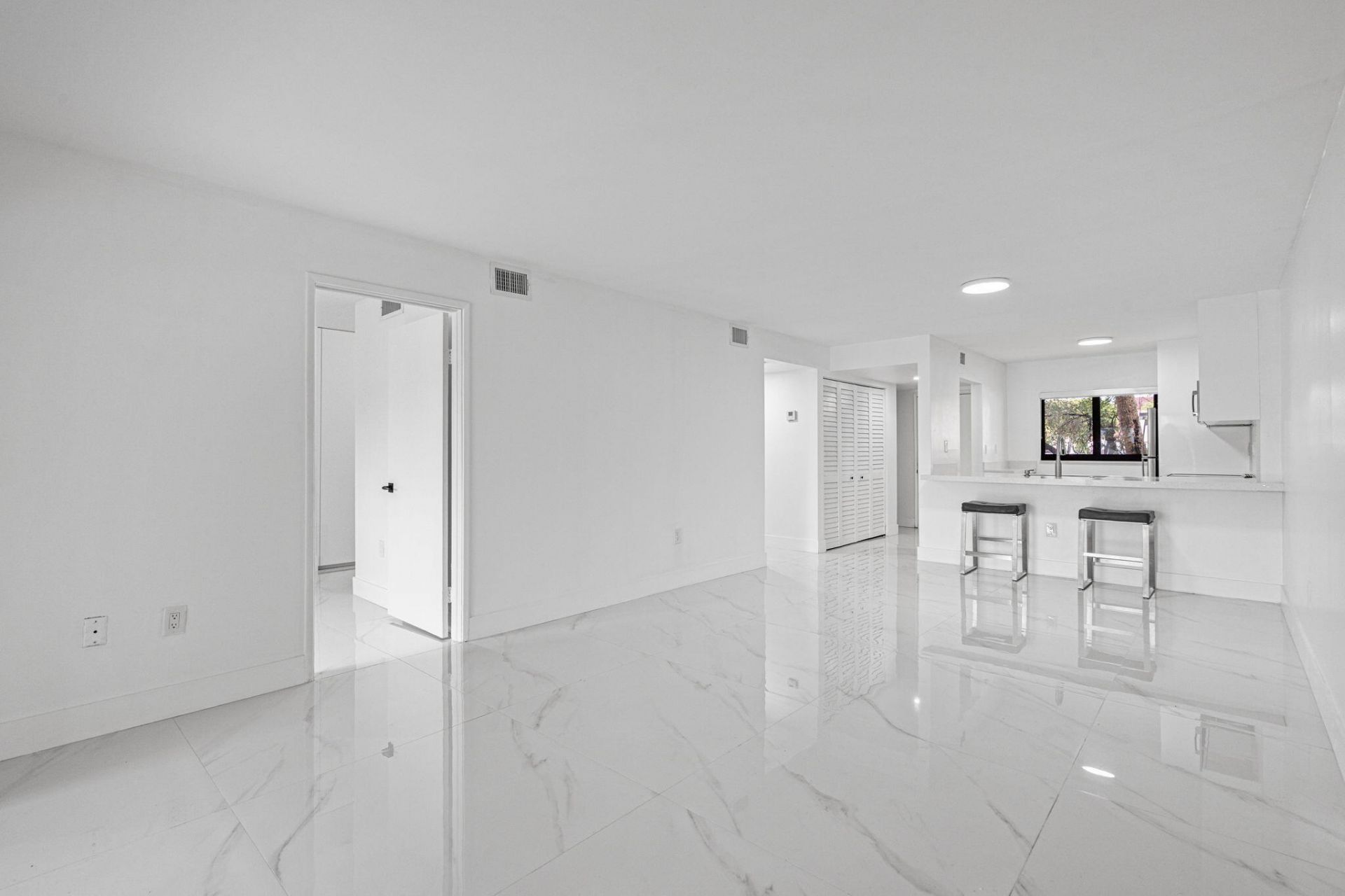 510 W Park Drive, Unit 104-3, Miami, FL 33172 Photo