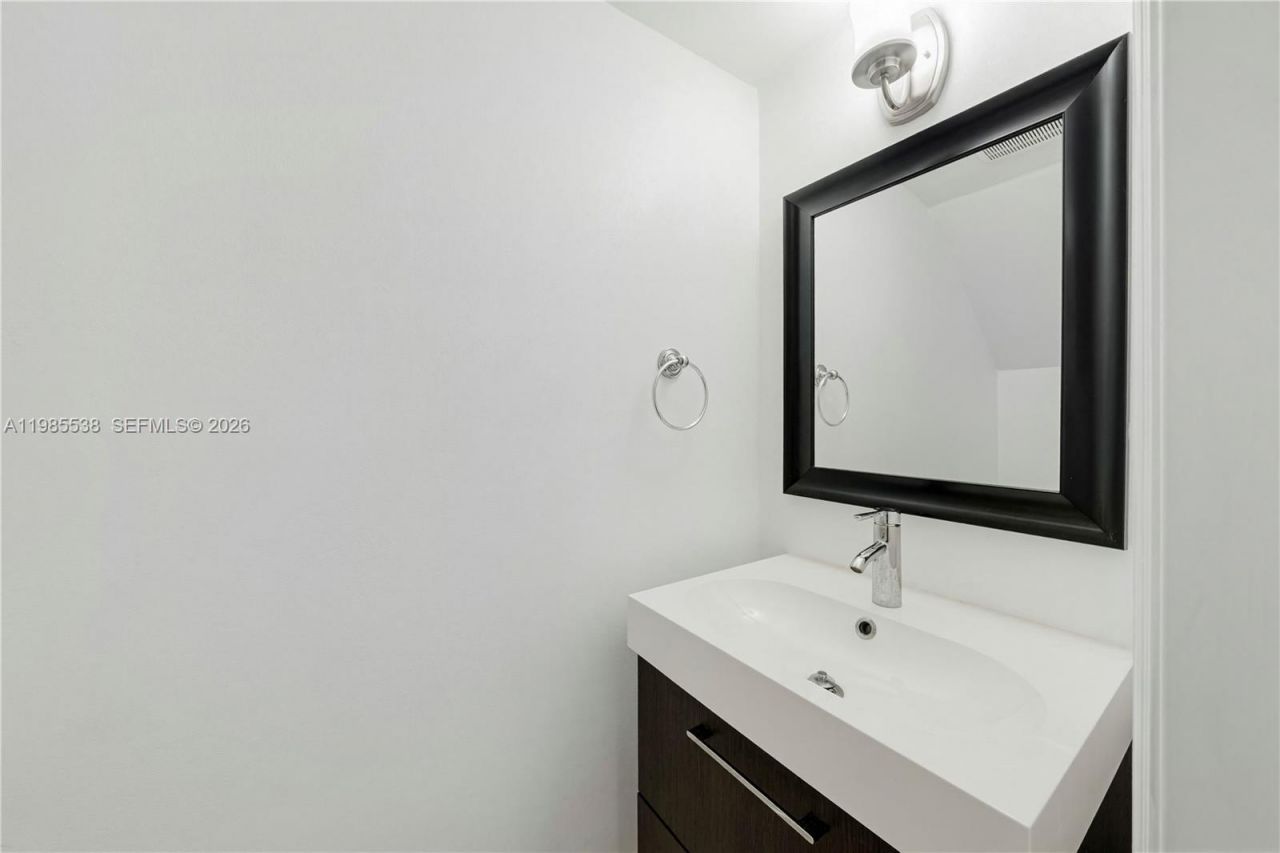 1901 NW S River Dr , Unit 30C, Miami, FL 33125 Photo