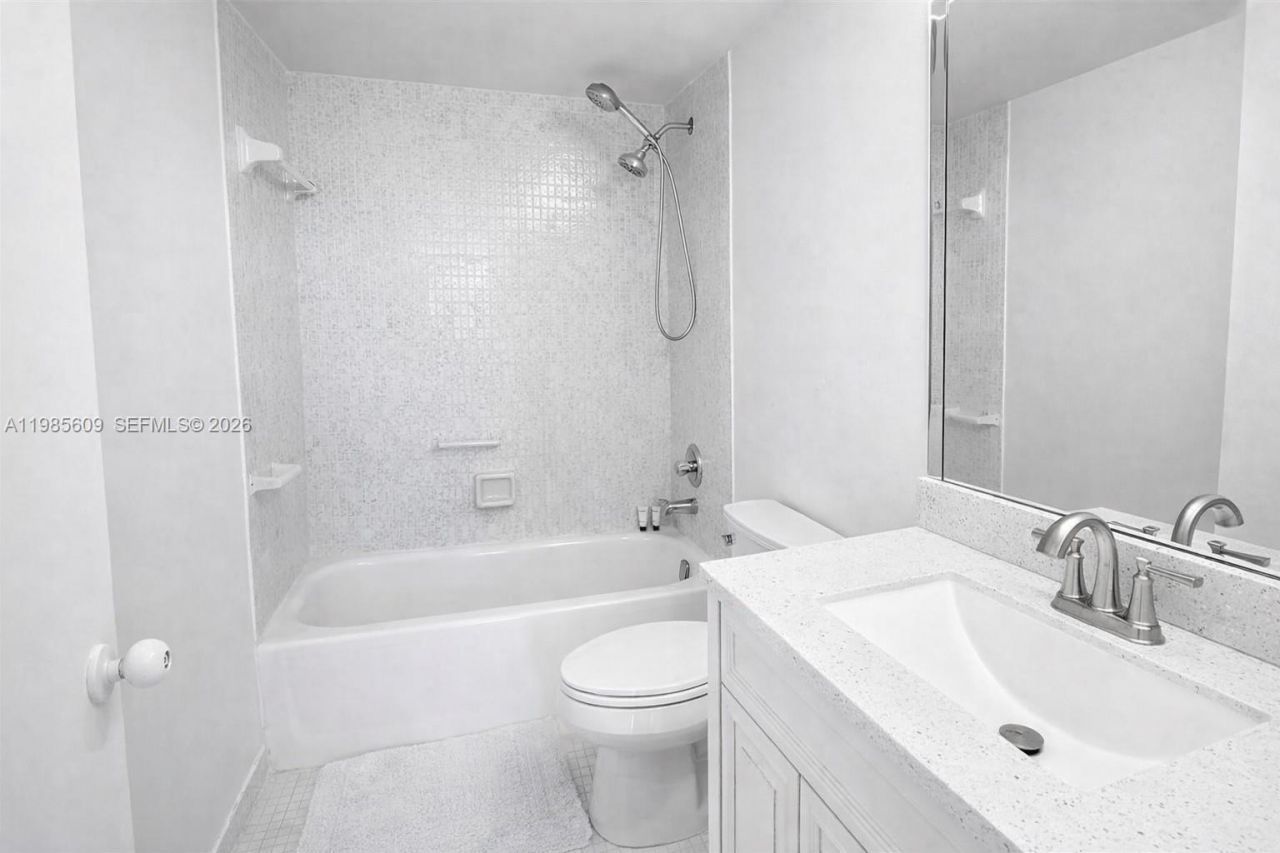 290 W 174th St, Unit 2105, Sunny Isles Beach, FL 33160 Photo