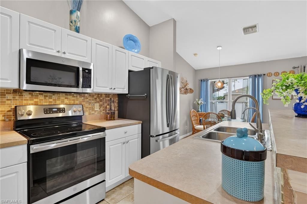 2707 NE 5th Ave , Cape Coral, FL 33909 Photo