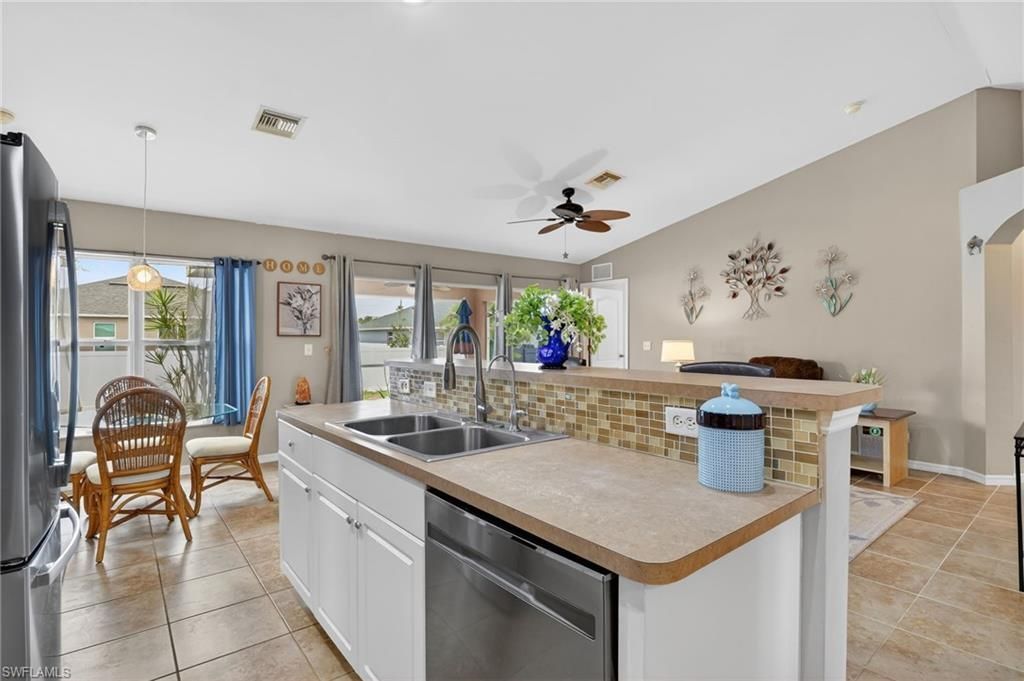 2707 NE 5th Ave , Cape Coral, FL 33909 Photo