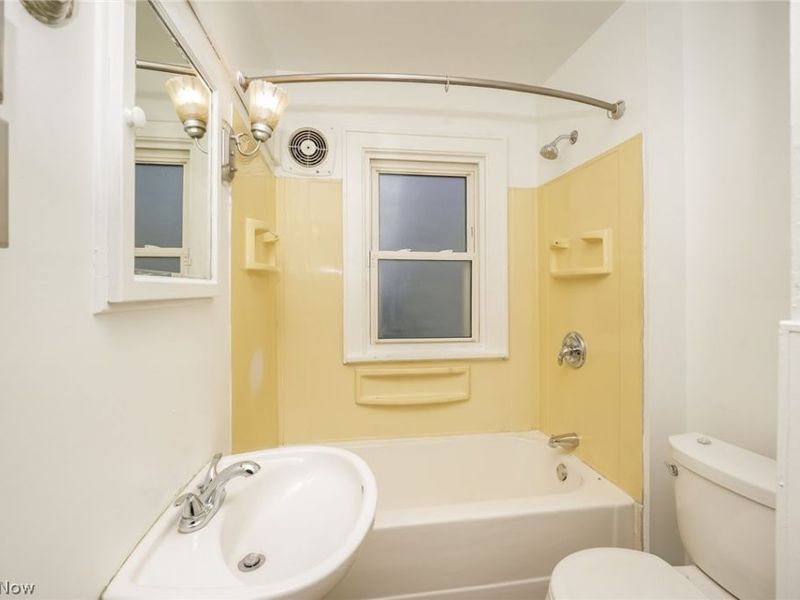 19381 Monterey Avenue, Euclid, OH 44119 Photo 12