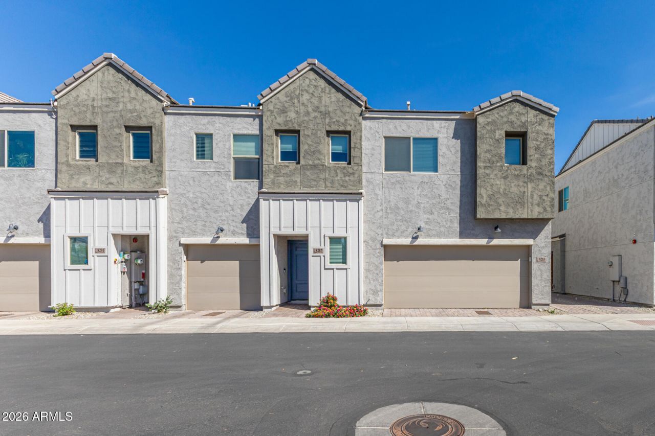 8287 N 22nd Drive, Phoenix, AZ 85021 Main Photo