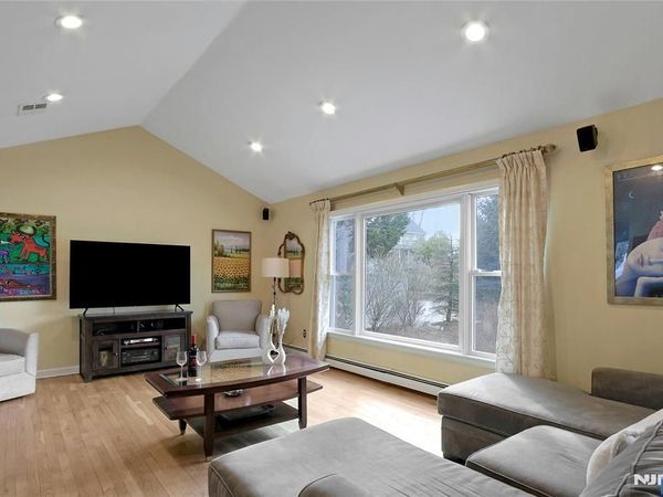 364 Piermont Avenue, HILLSDALE, NJ 07642