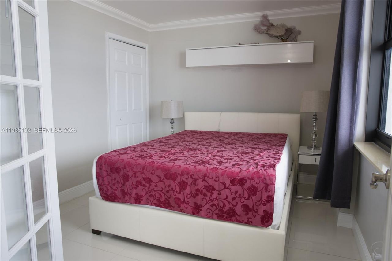 4301 Collins Ave, Unit 902, Miami Beach, FL 33140 Photo