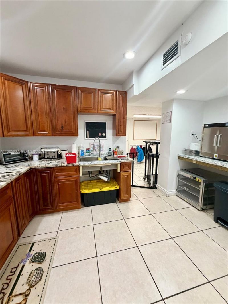4537 W Broward Blvd, Plantation, FL 33317 Photo