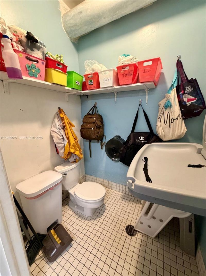 4537 W Broward Blvd, Plantation, FL 33317 Photo