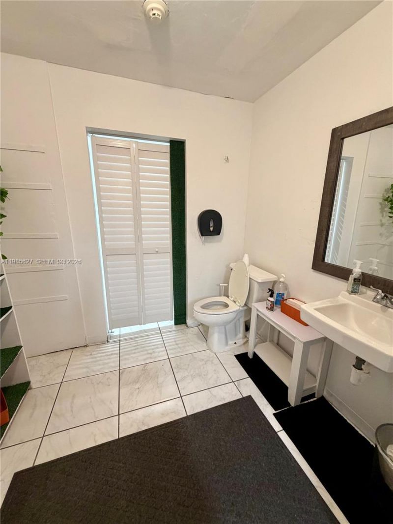 4537 W Broward Blvd, Plantation, FL 33317 Photo