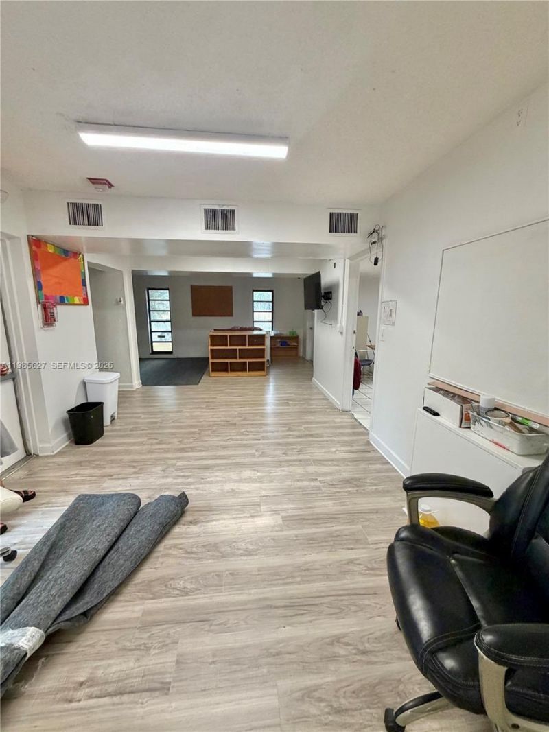 4537 W Broward Blvd, Plantation, FL 33317 Photo