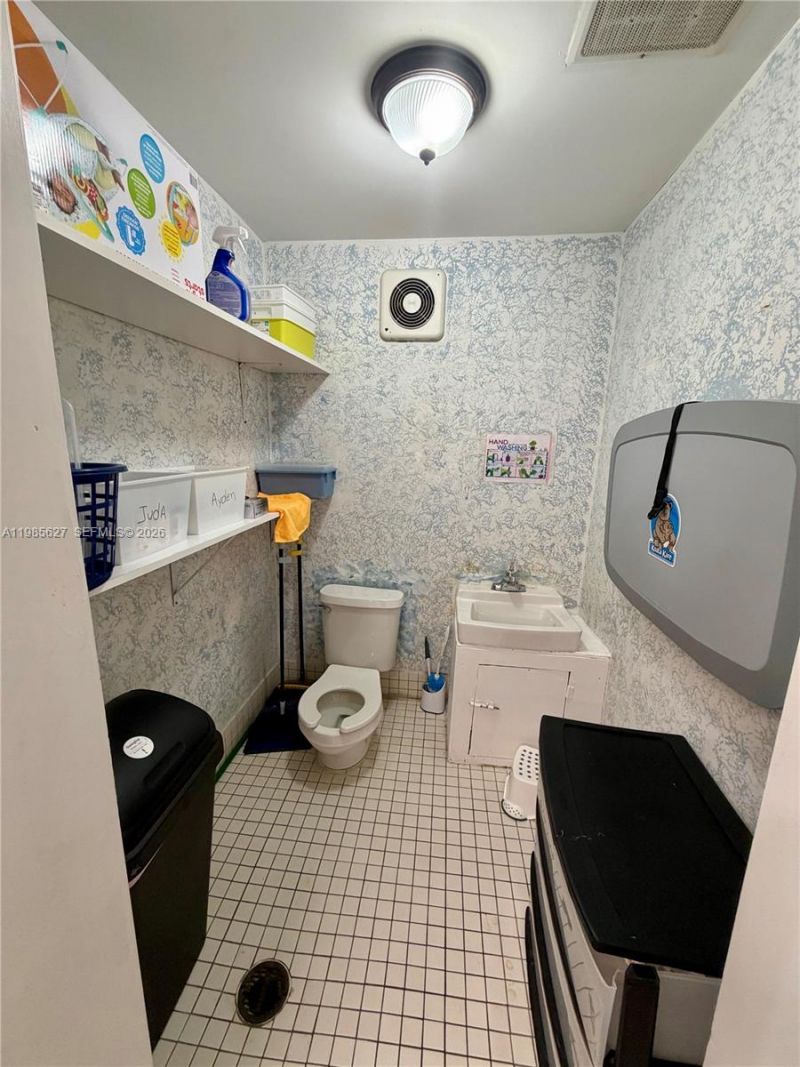 4537 W Broward Blvd, Plantation, FL 33317 Photo