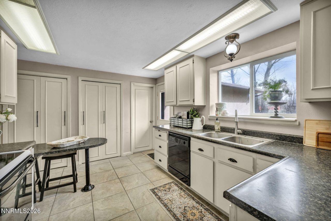 1575 Railroad Drive, Carson City, NV 89701 Photo