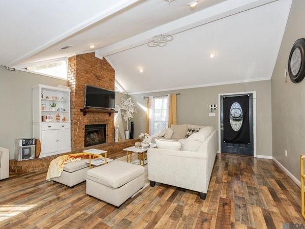 8725 Fairoaks St, Denham Springs, LA 70726