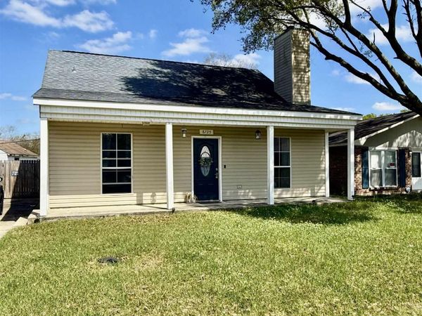 8725 Fairoaks St, Denham Springs, LA 70726