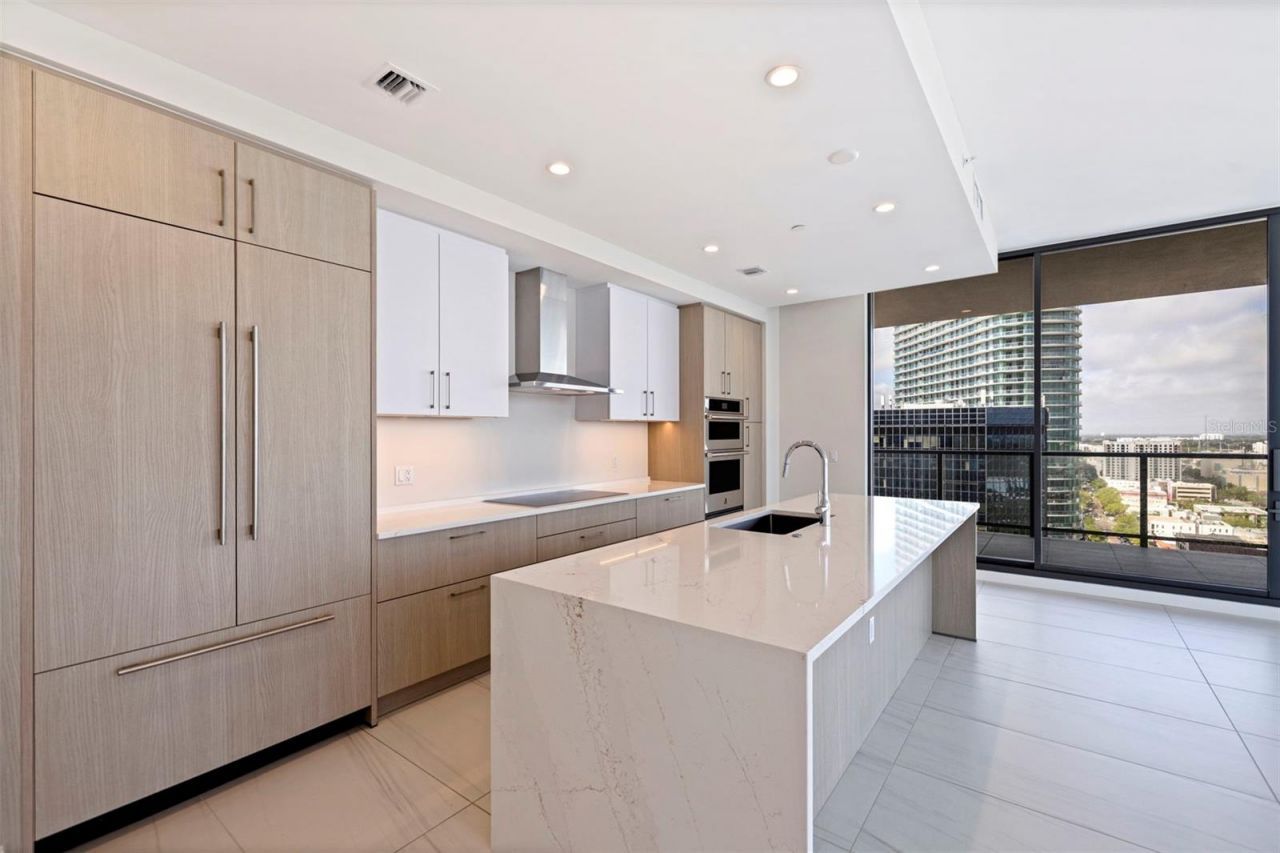 275 1st Avenue S, Unit 2201, Saint Petersburg, FL 33701 Photo