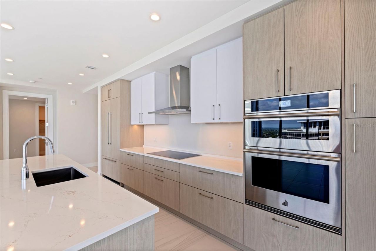 275 1st Avenue S, Unit 2201, Saint Petersburg, FL 33701 Photo