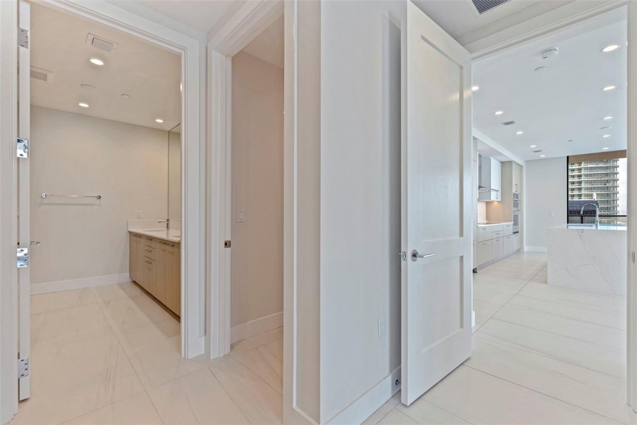 275 1st Avenue S, Unit 2201, Saint Petersburg, FL 33701 Photo