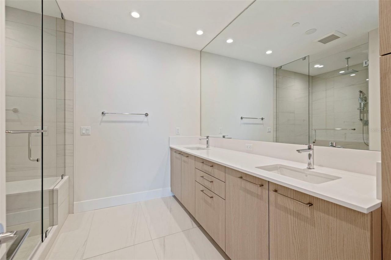 275 1st Avenue S, Unit 2201, Saint Petersburg, FL 33701 Photo