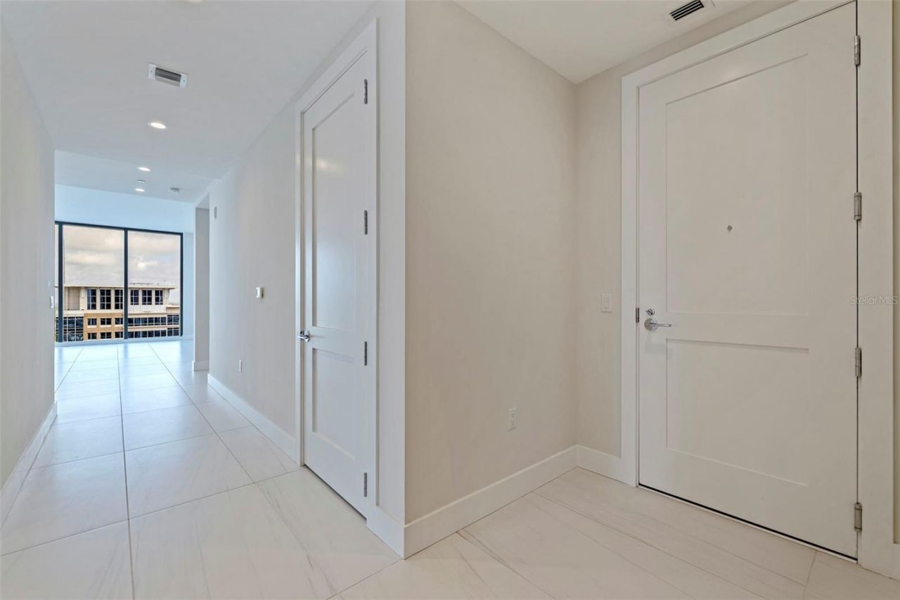 275 1st Avenue S, Unit 2201, Saint Petersburg, FL 33701 Photo