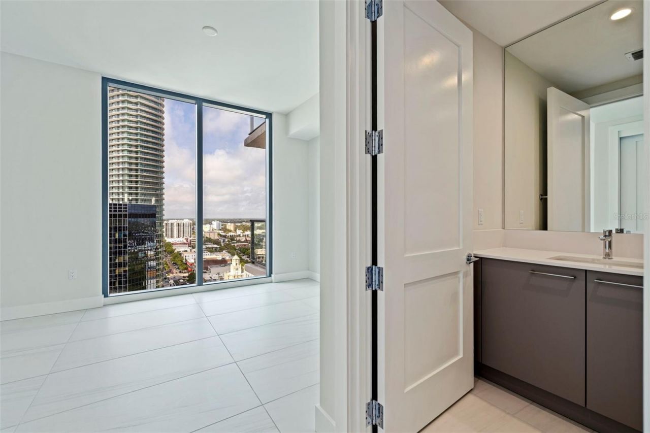 275 1st Avenue S, Unit 2201, Saint Petersburg, FL 33701 Photo