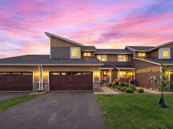 605 Hideaway Lane, Woodbury, MN 55129