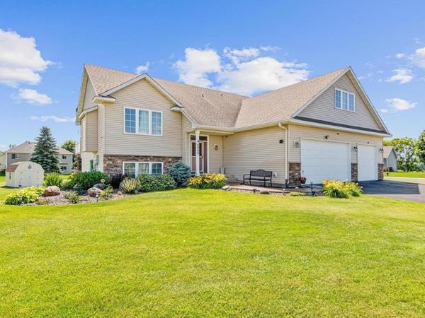 8649 Independence Drive, Chisago City, MN 55013
