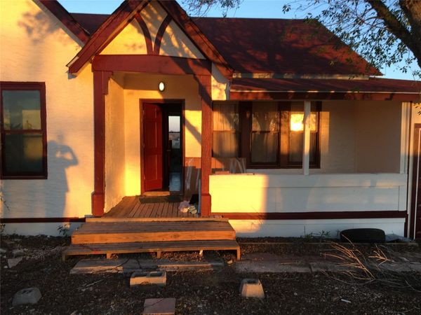 4724 Schuelke RD, Niederwald, TX 78640