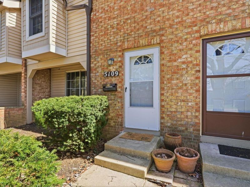 5109 Ranstead Court, Unit 9, Columbus, OH 43220 Photo 1