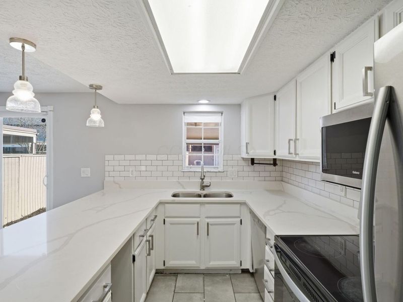 5109 Ranstead Court, Unit 9, Columbus, OH 43220 Photo 18