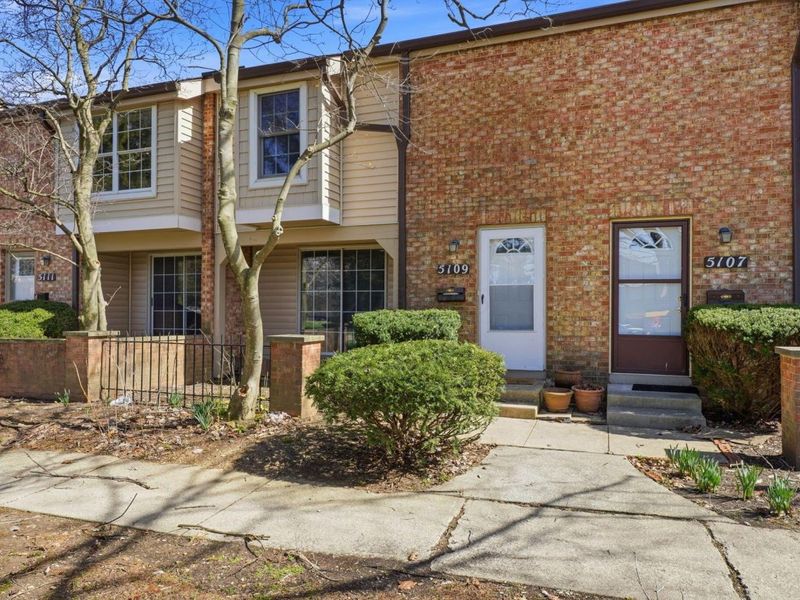 5109 Ranstead Court, Unit 9, Columbus, OH 43220 Photo 2