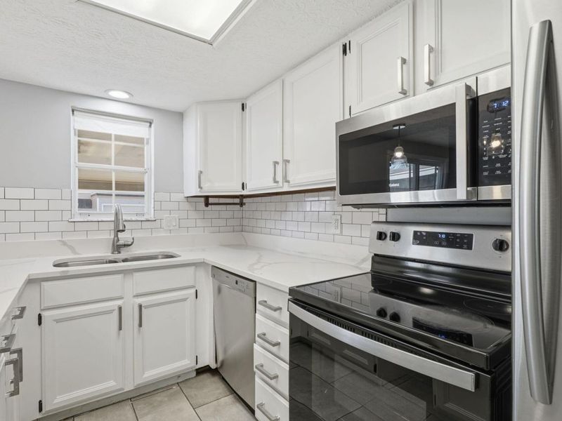 5109 Ranstead Court, Unit 9, Columbus, OH 43220 Photo 21